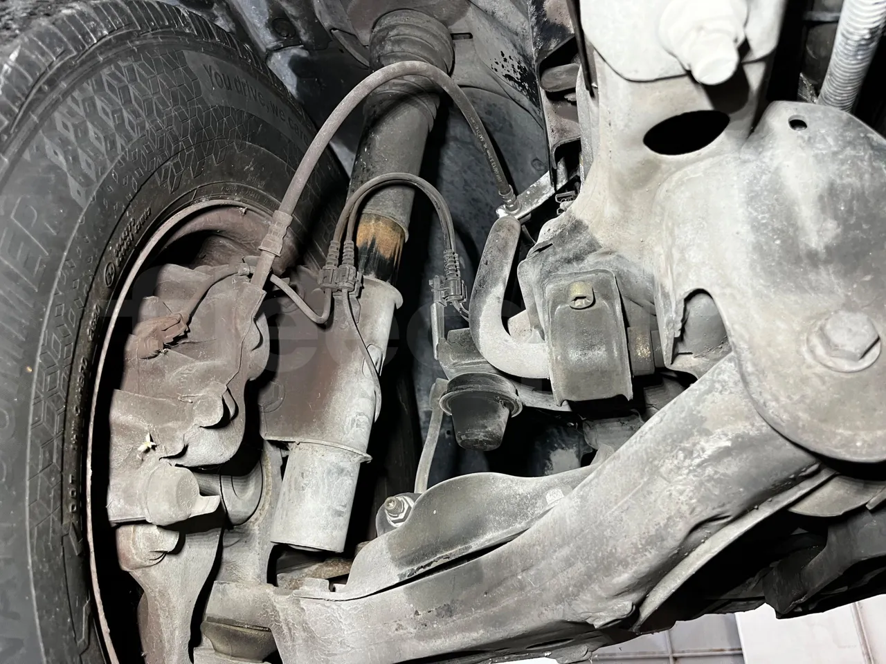 Mercedes-Benz Sprinter 906BB50 -EUR5 -190kW -7.744m - front shock absorbers left