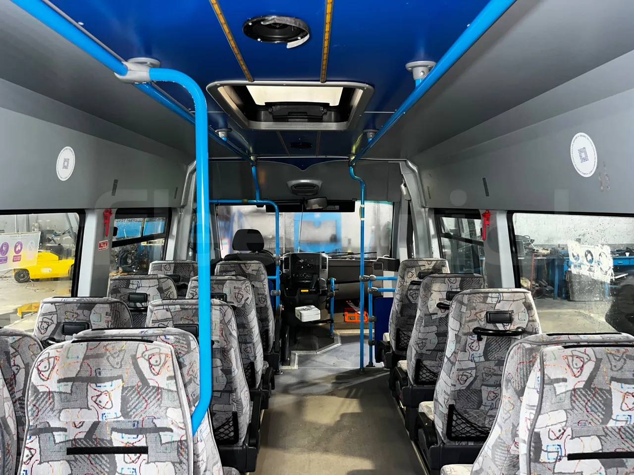 Mercedes-Benz Sprinter 906BB50 -EUR5 -190kW -7.744m - forward view middle aisle