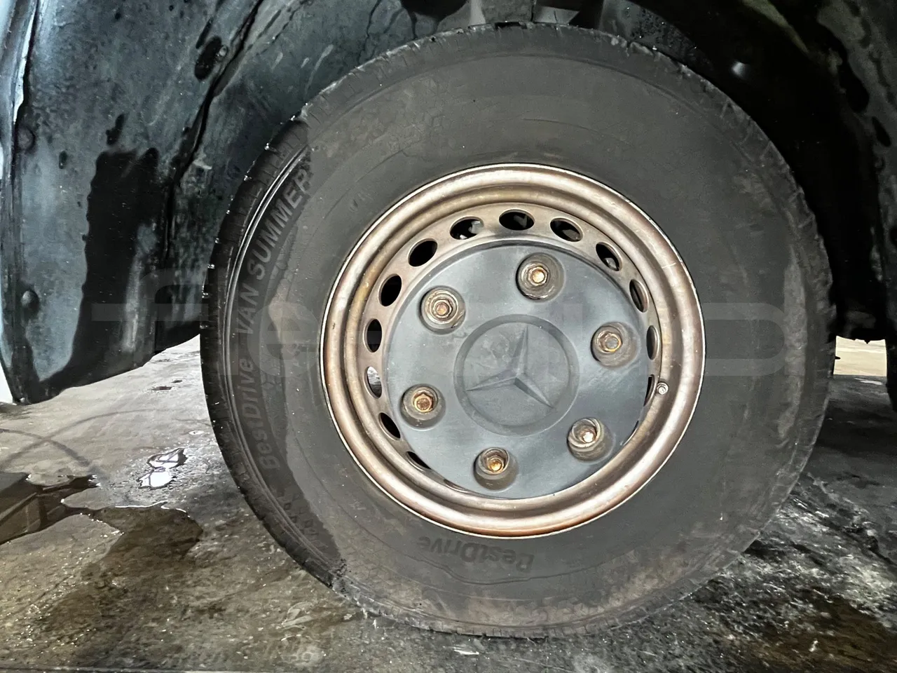 Mercedes-Benz Sprinter 906BB50 -EUR5 -190kW -7.744m - front left tire measurements