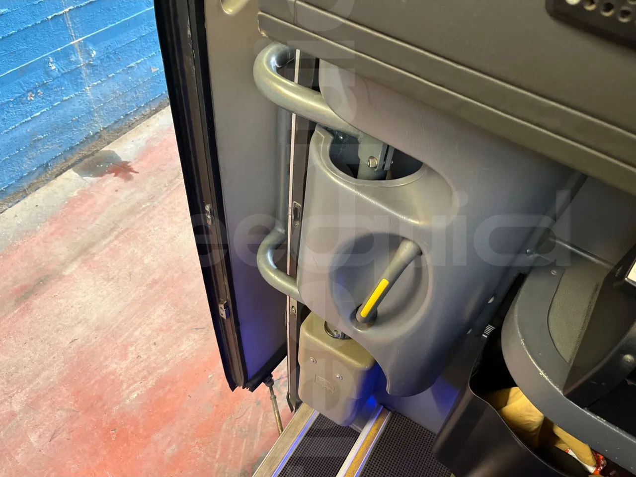 King Long XMQ6127 420-3 - EUR4 - 285.60kW - 12m - door mechanism photo