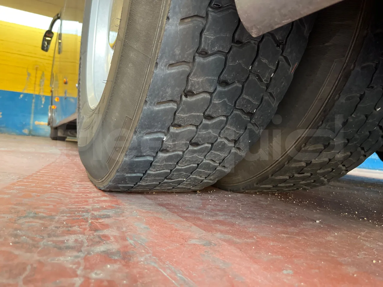 King Long XMQ6127 420-3 - EUR4 - 285.60kW - 12m - tread condition second axle tires left