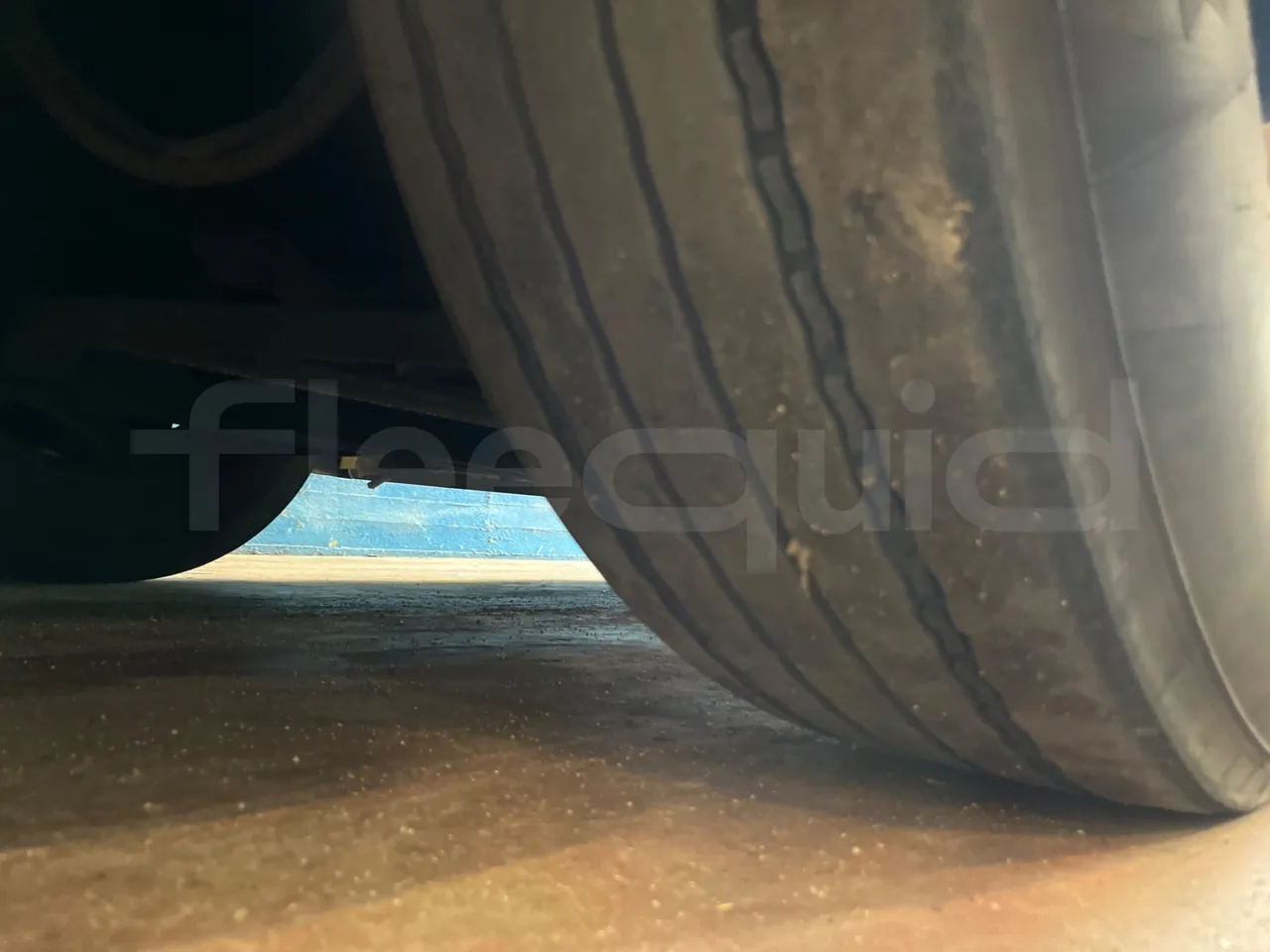 King Long XMQ6127 420-3 - EUR4 - 285.60kW - 12m - tread condition second axle tires right