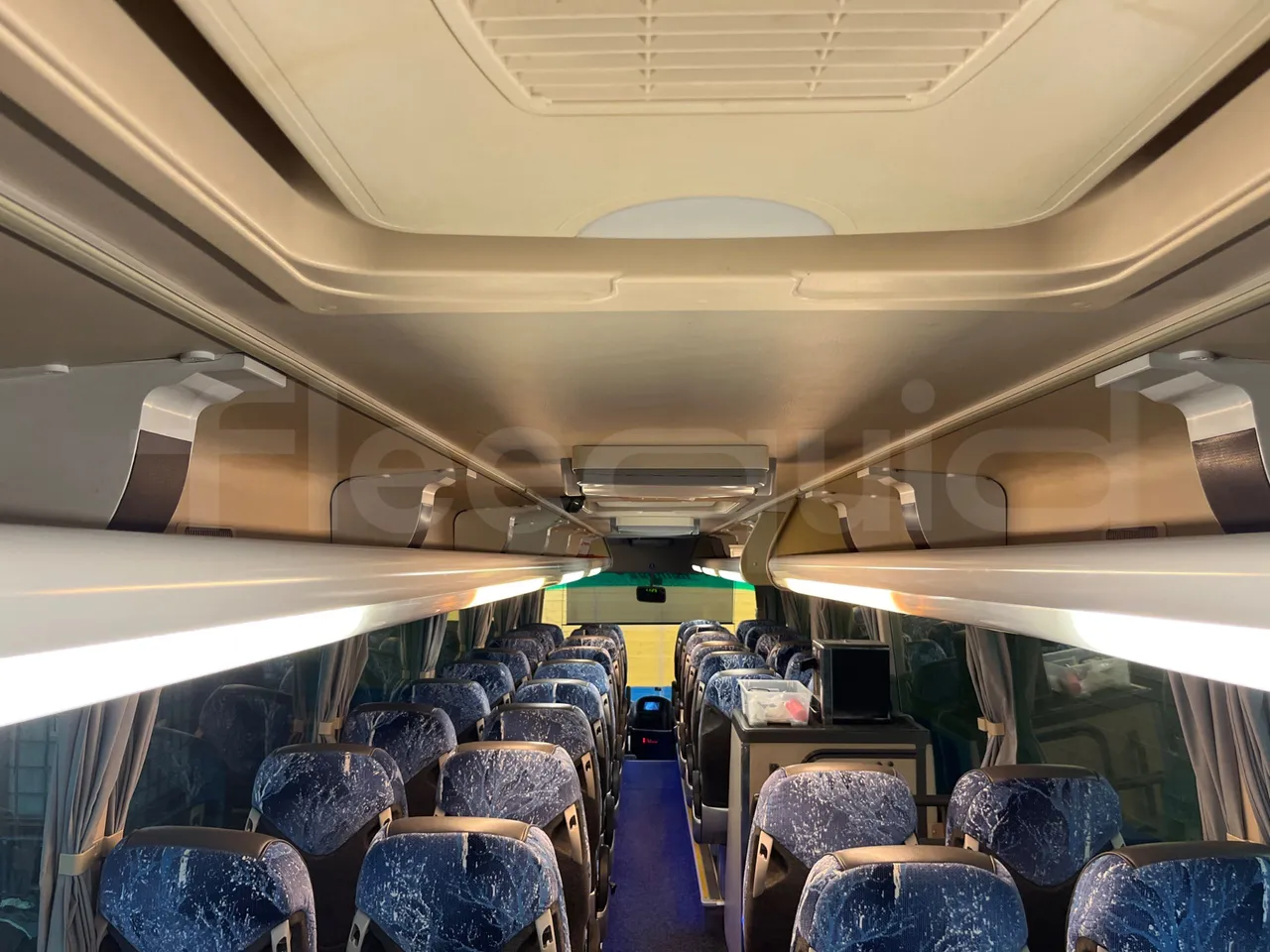 King Long XMQ6127 420-3 - EUR4 - 285.60kW - 12m - overhead compartments photo