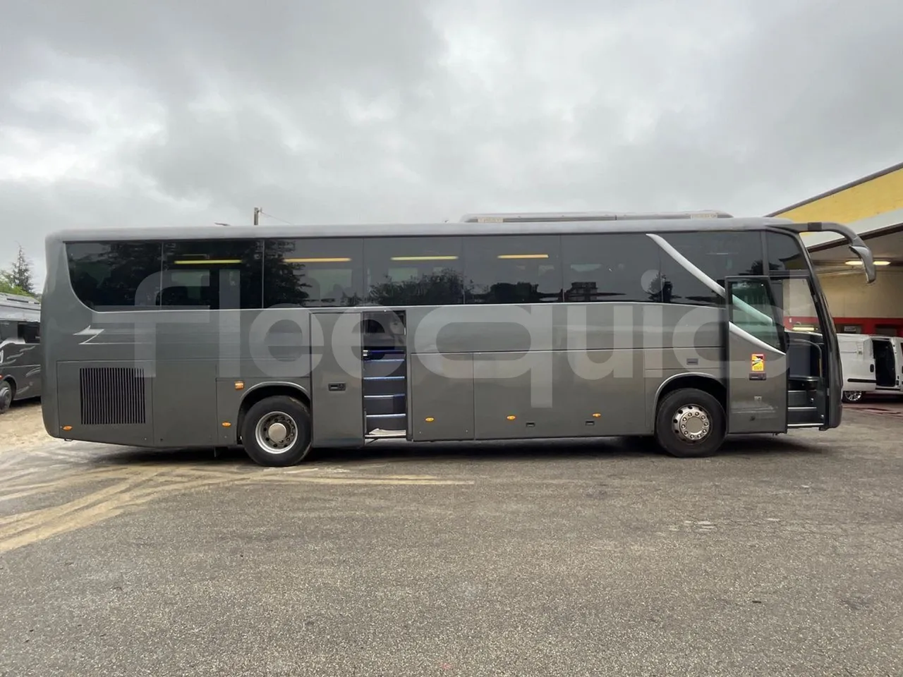 King Long XMQ6127 420-3 - EUR4 - 285.60kW - 12m - right side doors open