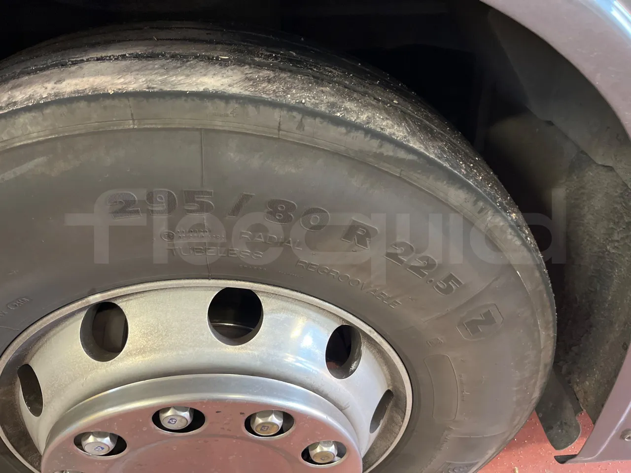 King Long XMQ6127 420-3 - EUR4 - 285.60kW - 12m - front left tire measurements