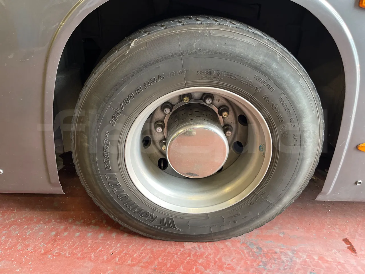 King Long XMQ6127 420-3 - EUR4 - 285.60kW - 12m - rear left tire photo