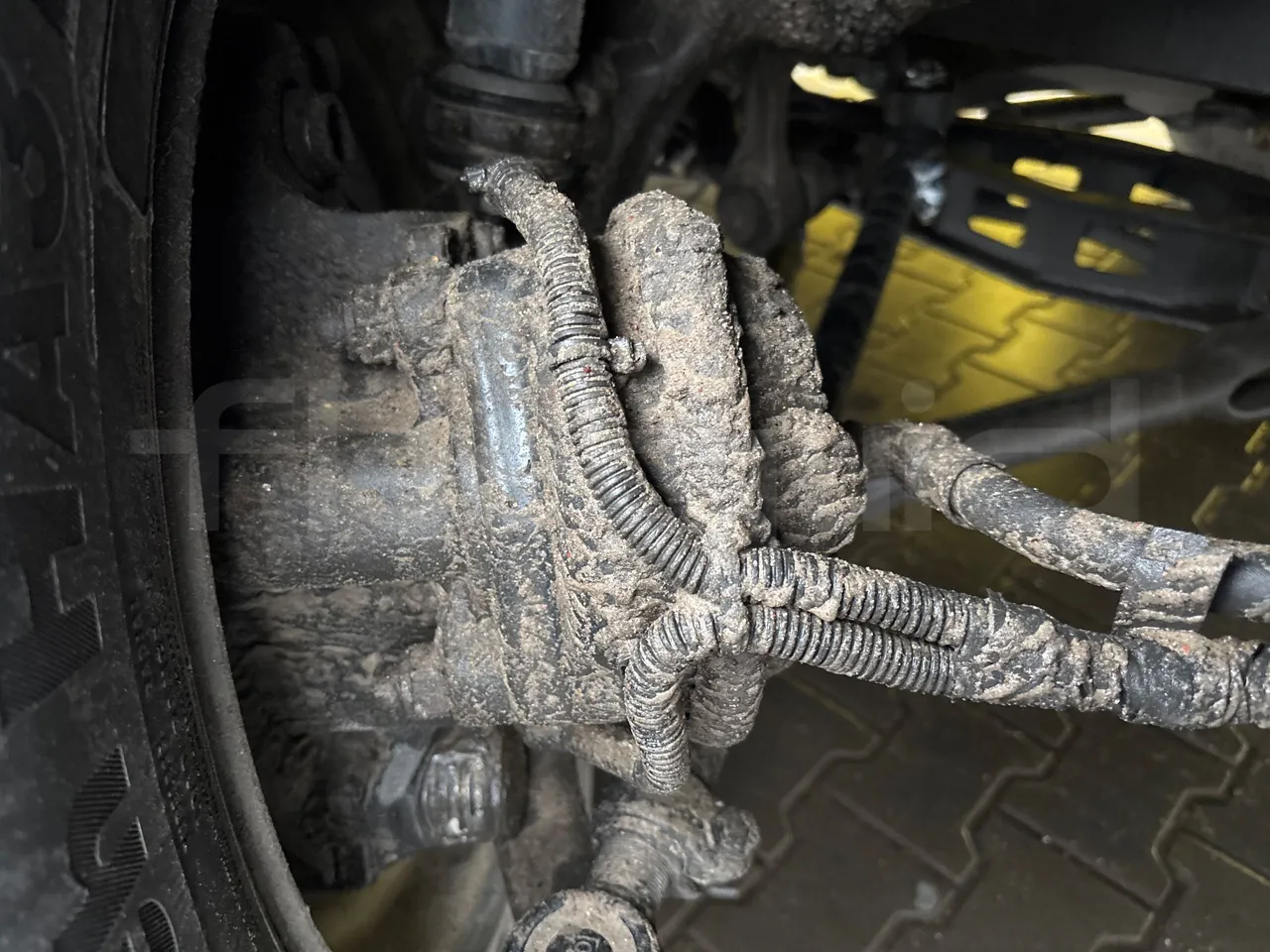 Mercedes-Benz Intouro E - Euro5 - 210kW - 13mt - front brake calipers right