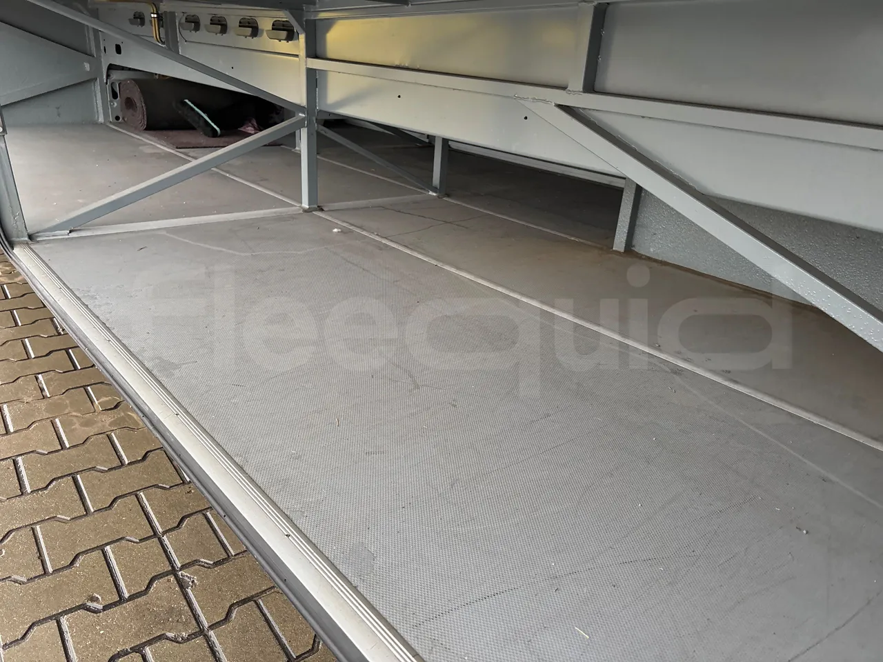 Mercedes-Benz Intouro E - Euro5 - 210kW - 13mt - under carpet photo