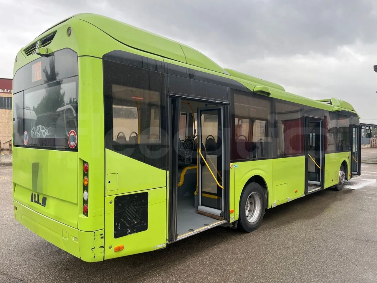 Volvo B4SC 7900  - Euro6 - 177kW - 12.134mt - 3/4 right rear doors open