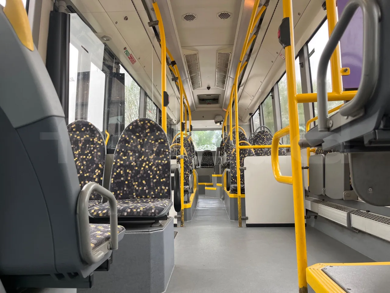 Volvo B4SC 7900  - Euro6 - 177kW - 12.134mt - seat brackets photo