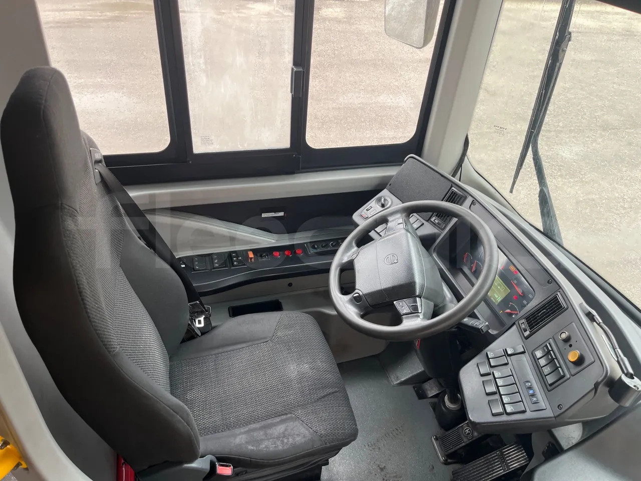 Volvo B4SC 7900  - Euro6 - 177kW - 12.134mt - driver's seat photo