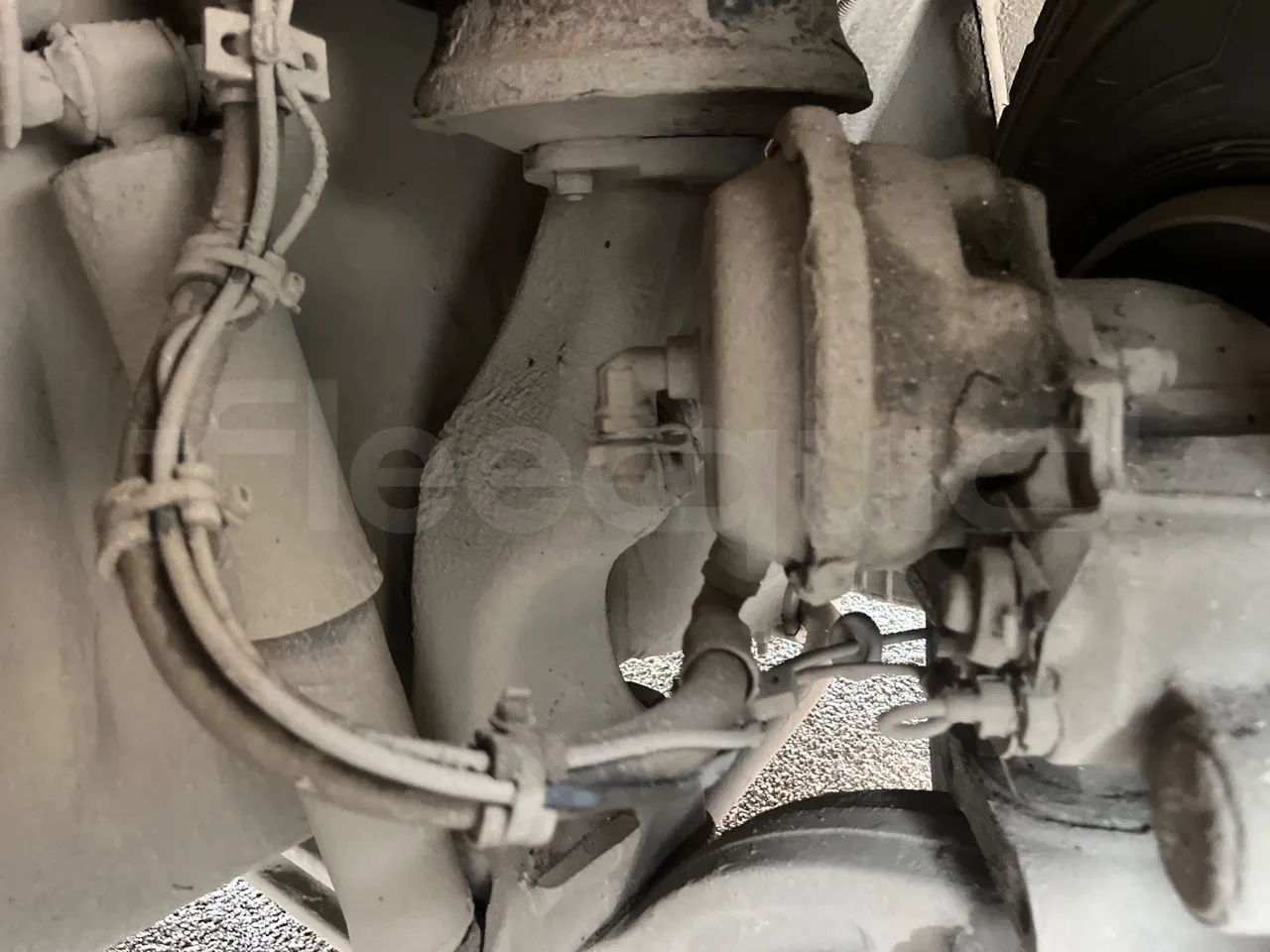 Volvo B4SC 7900  - Euro6 - 177kW - 12.134mt - front brake calipers left