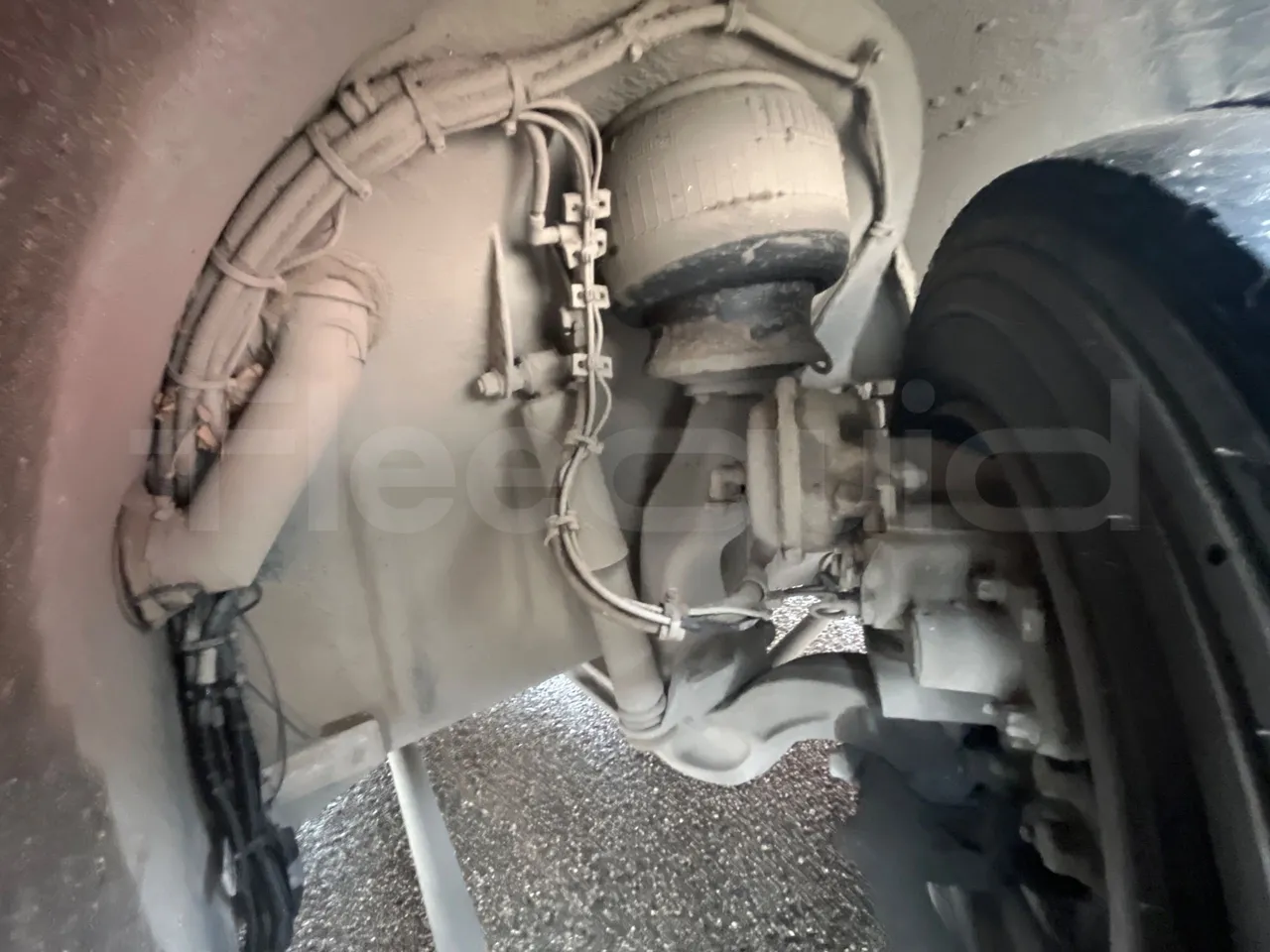 Volvo B4SC 7900  - Euro6 - 177kW - 12.134mt - front shock absorbers left