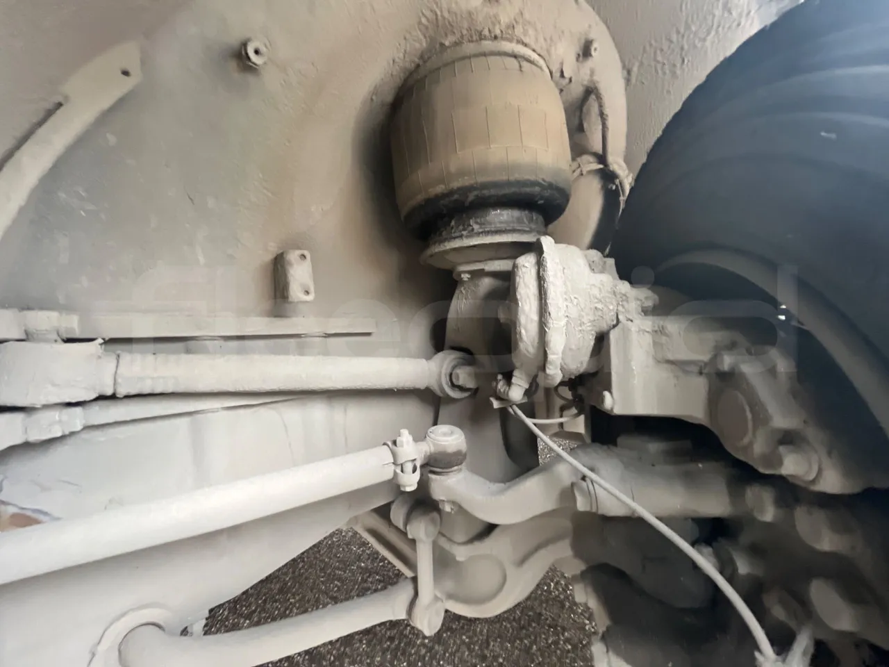Volvo B4SC 7900  - Euro6 - 177kW - 12.134mt - front shock absorbers right