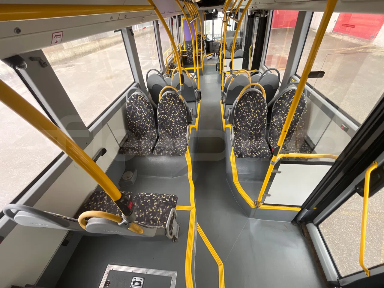 Volvo B4SC 7900  - Euro6 - 177kW - 12.134mt - forward view middle aisle