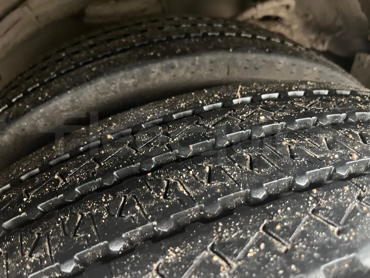 Volvo B4SC 7900  - Euro6 - 177kW - 12.134mt - tread condition third axle tires right