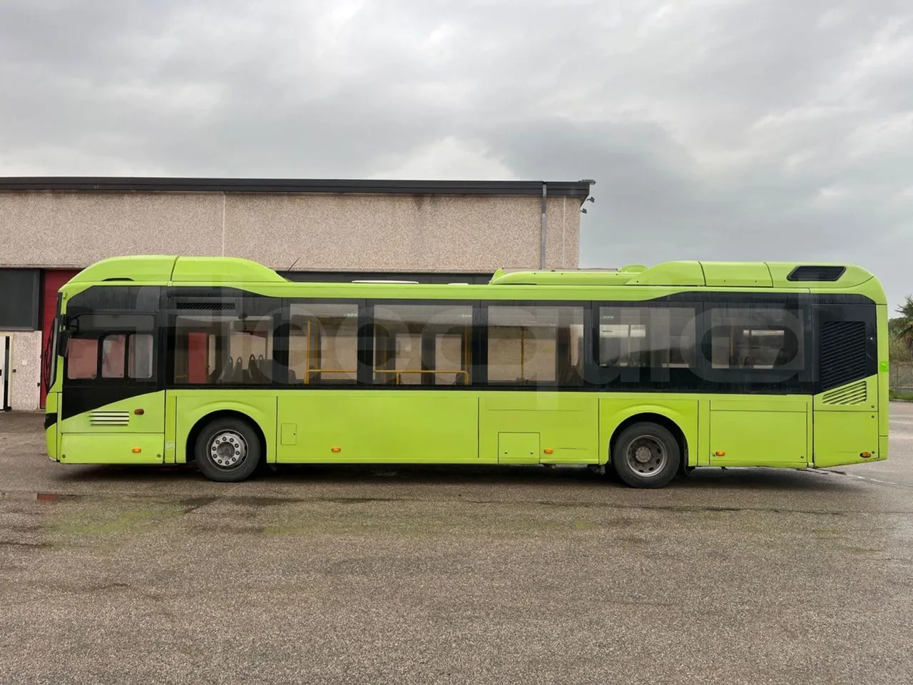 Volvo B4SC 7900  - Euro6 - 177kW - 12.134mt - left side photo