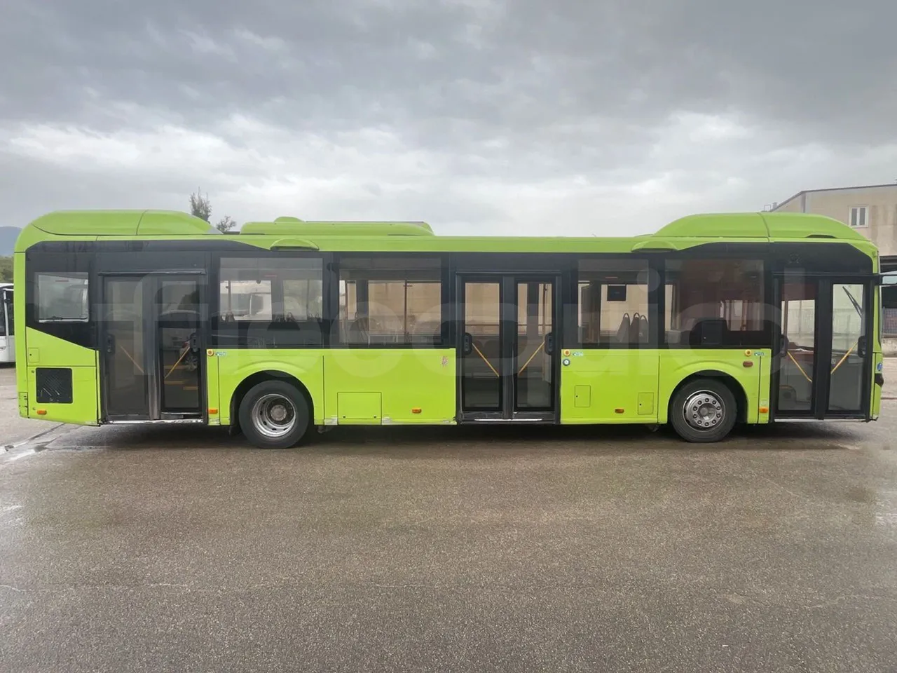 Volvo B4SC 7900  - Euro6 - 177kW - 12.134mt - right side doors closed
