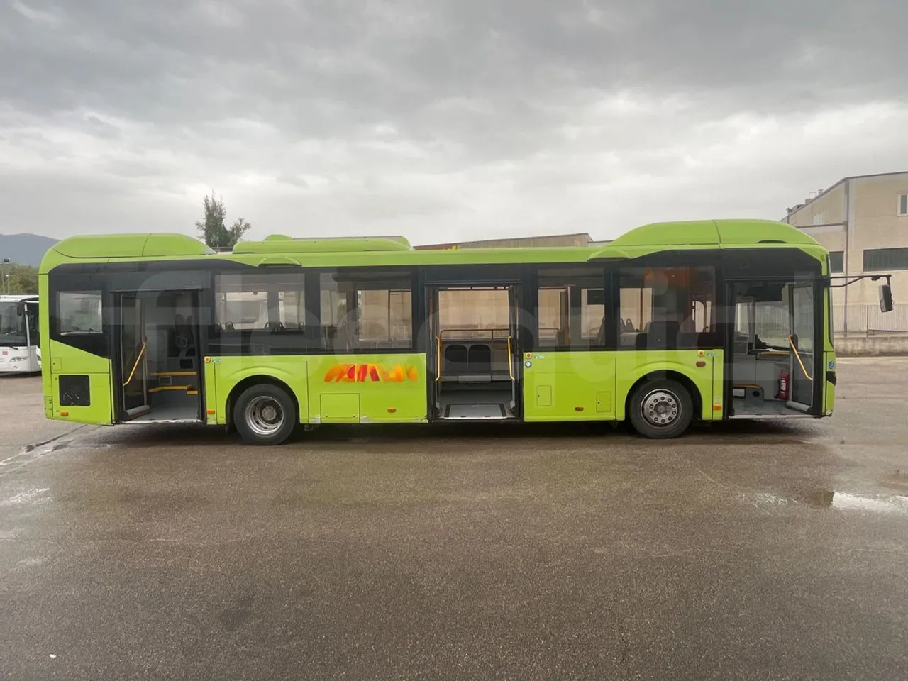 Volvo B4SC 7900  - Euro6 - 177kW - 12.134mt - right side doors open