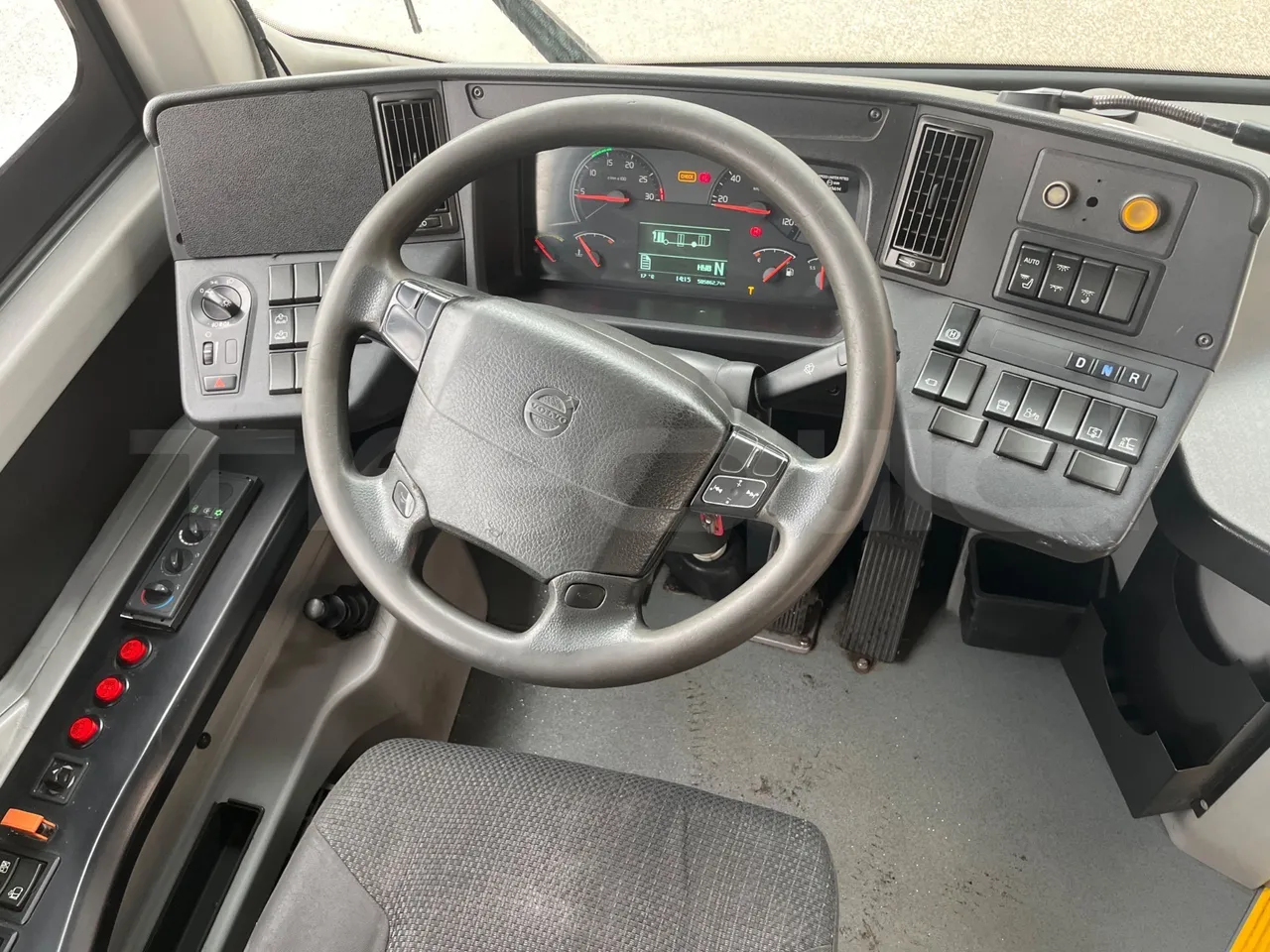 Volvo B4SC 7900  - Euro6 - 177kW - 12.134mt - steering wheel photo