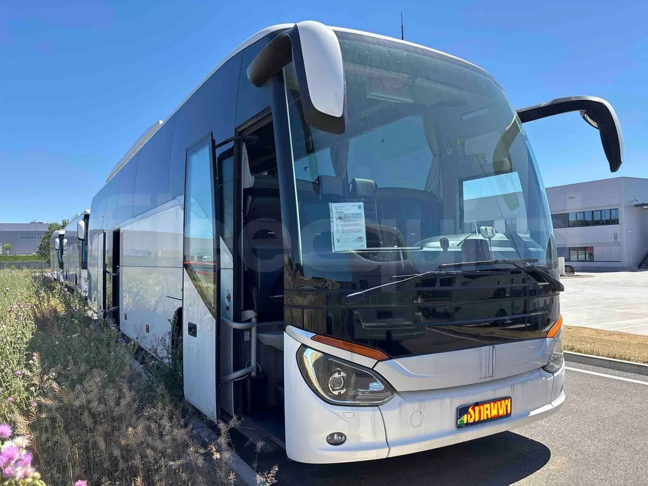 Setra S516 - 3/4 right front doors open