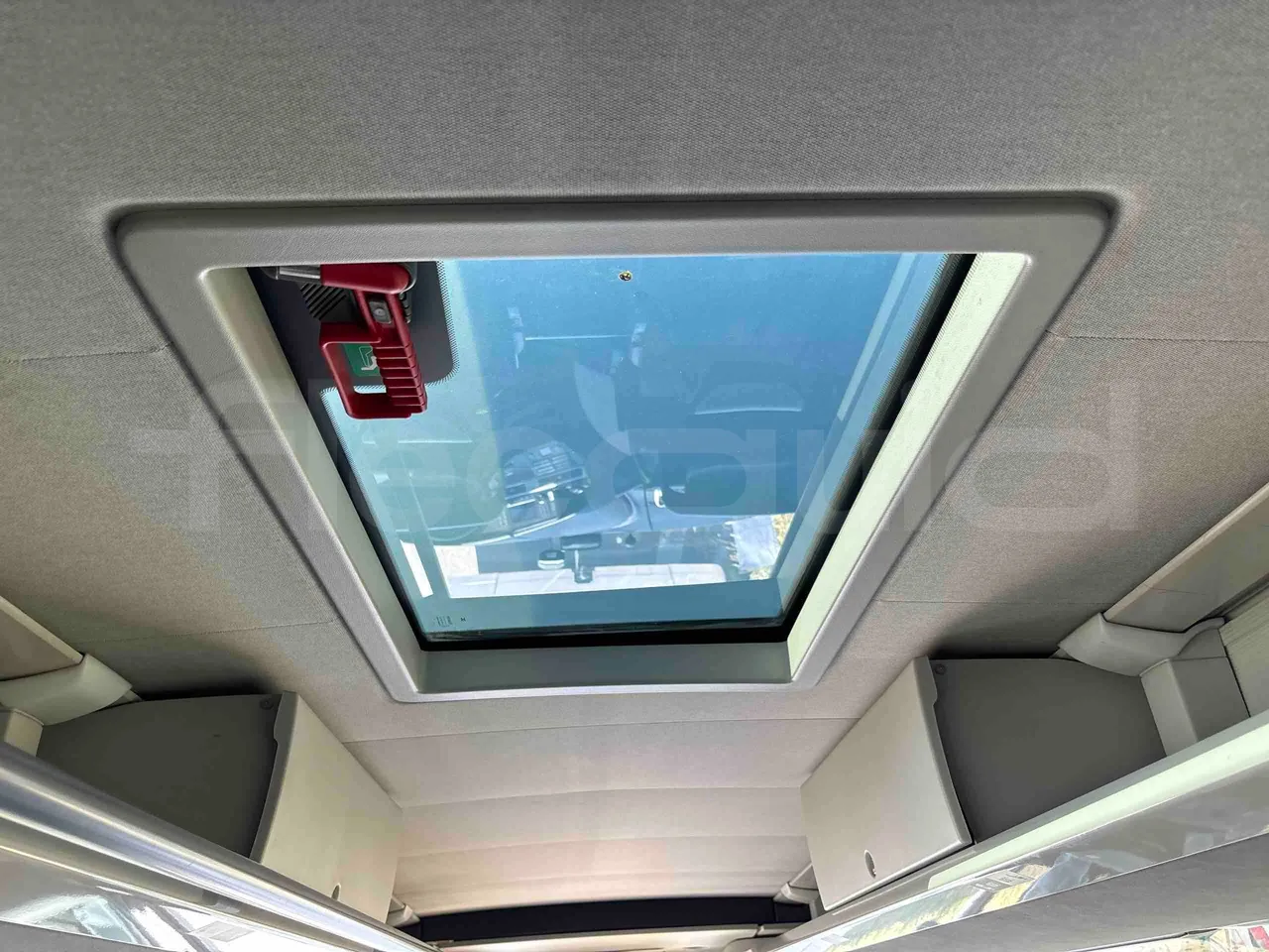 Setra S516 - roof hatch 1