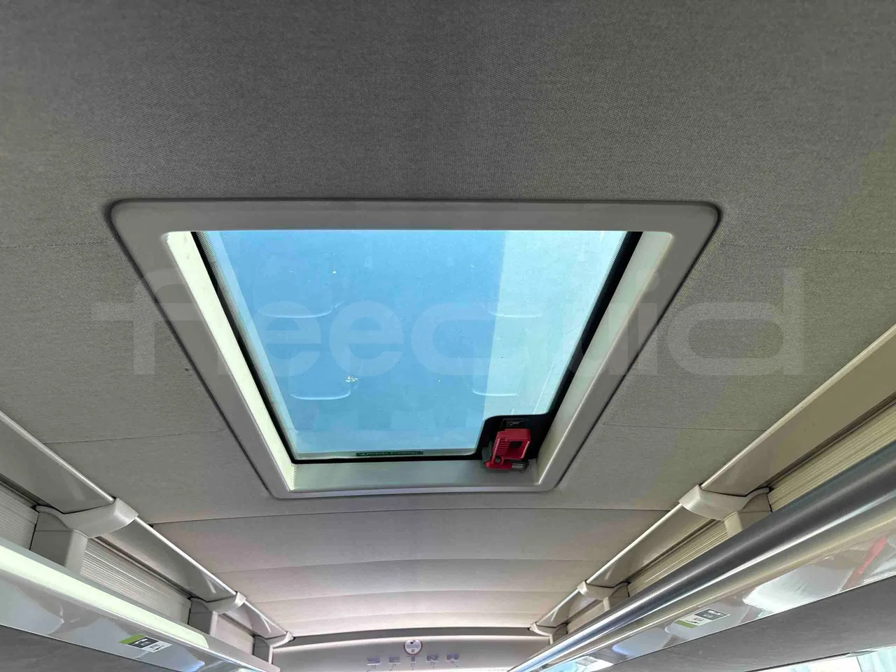 Setra S516 - roof hatch 2