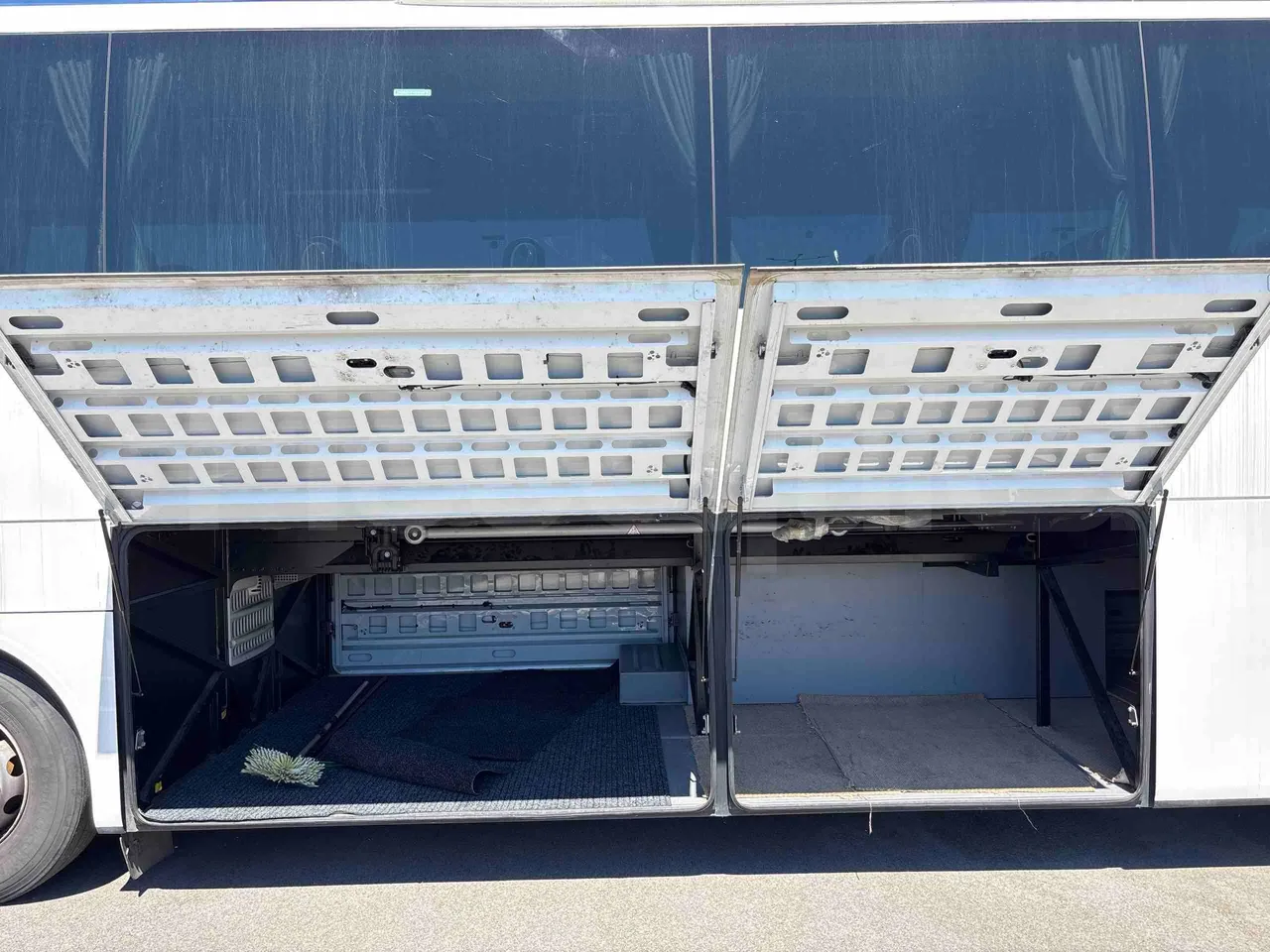 Setra S516 - luggage rack photo