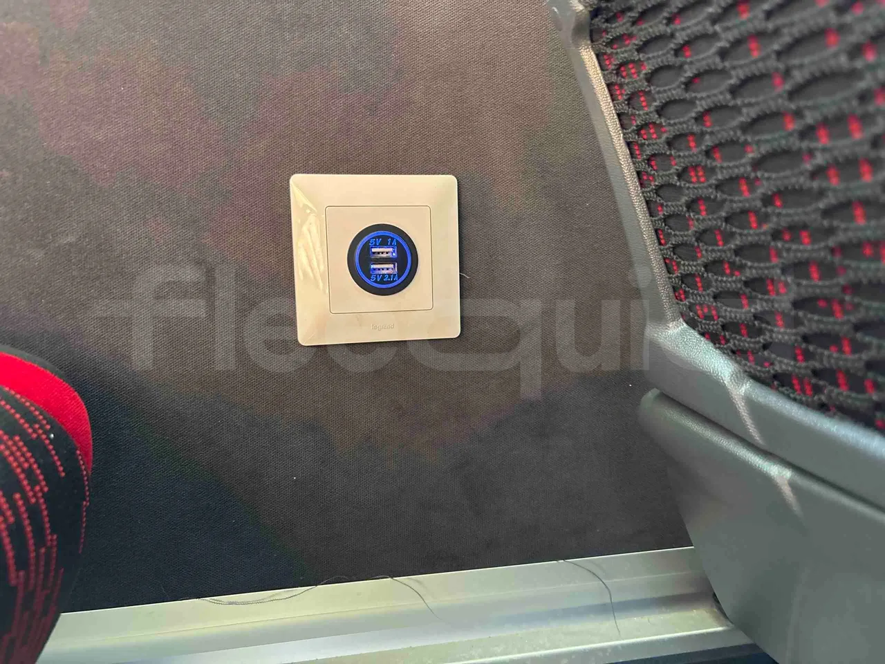Setra S516 - power outlets detail