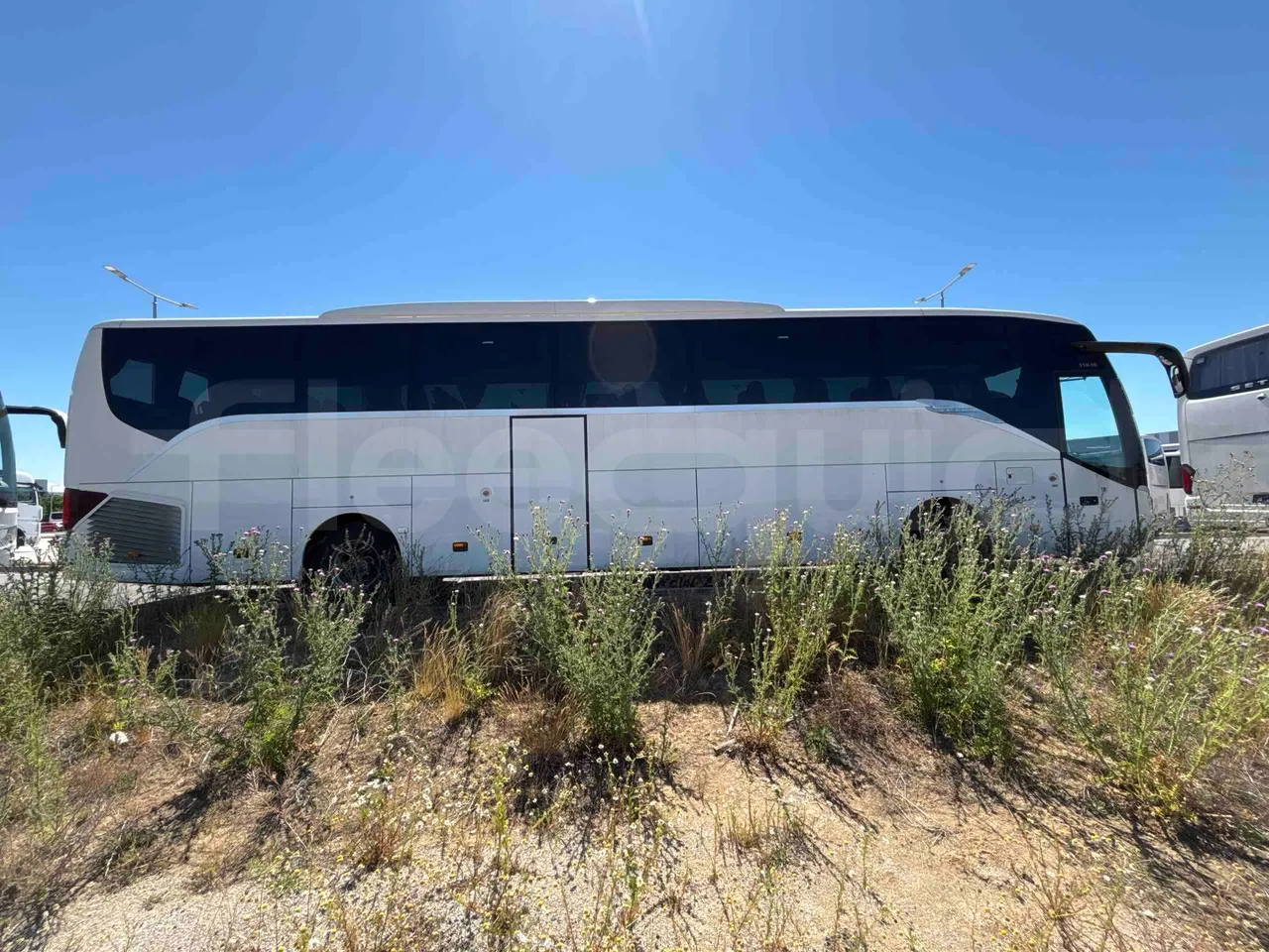 Setra S516 - right side doors closed