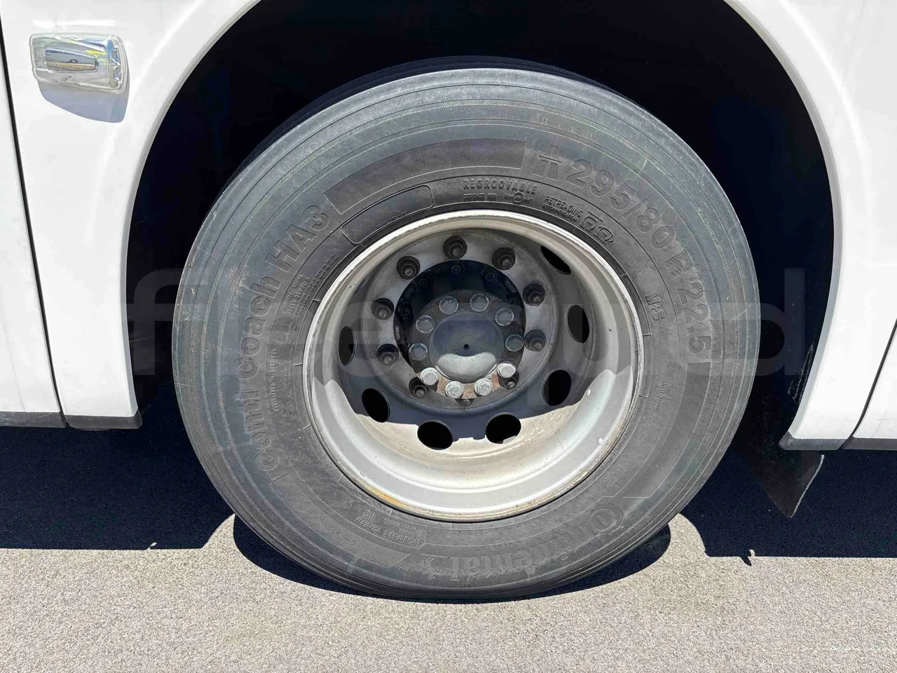 Setra S516 - rear left tire photo