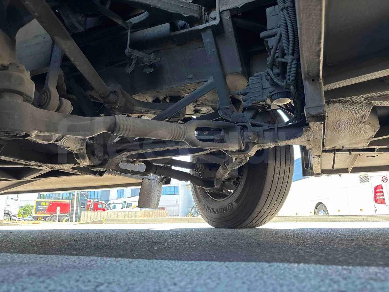 Setra S516 - front axle right side