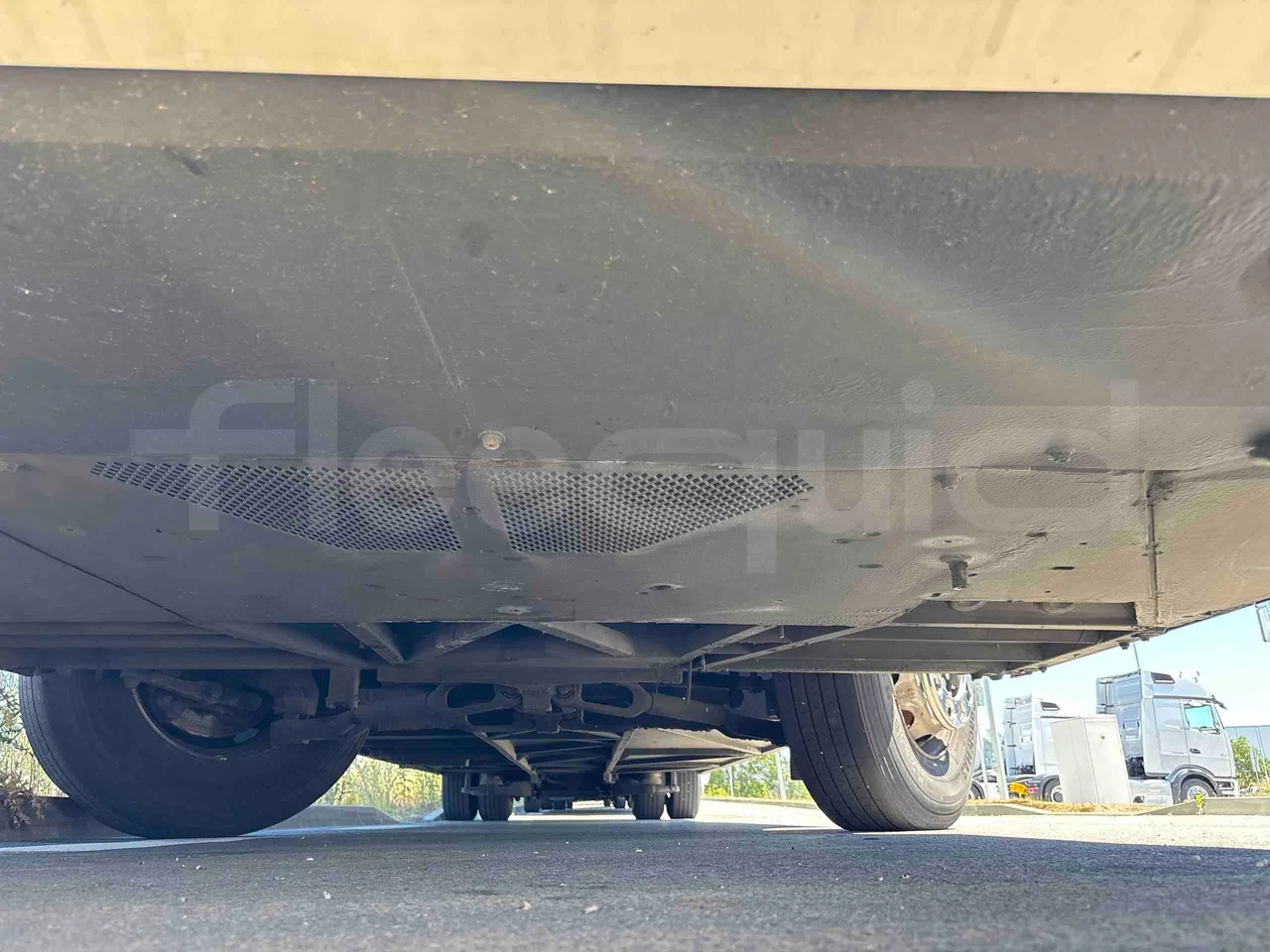 Setra S516 - front undercarriage from front
