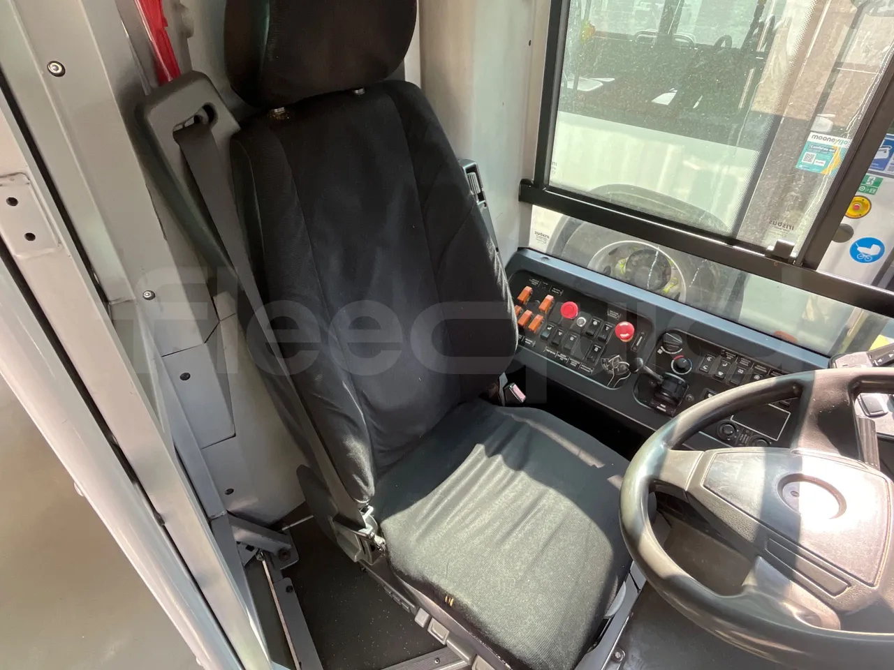 Iveco Citelis PS09D5/A/83 - EUR5 - 213kW - 10.46m CNG - driver's seat photo