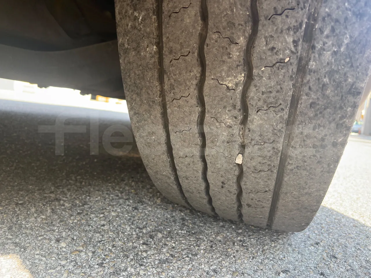Iveco Citelis PS09D5/A/83 - EUR5 - 213kW - 10.46m CNG - tread condition front tires right