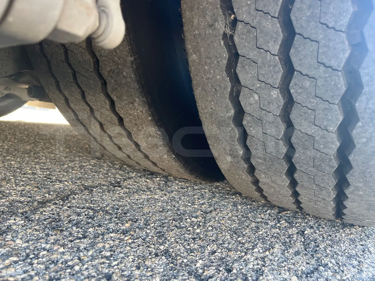Iveco Citelis PS09D5/A/83 - EUR5 - 213kW - 10.46m CNG - tread condition second axle tires left