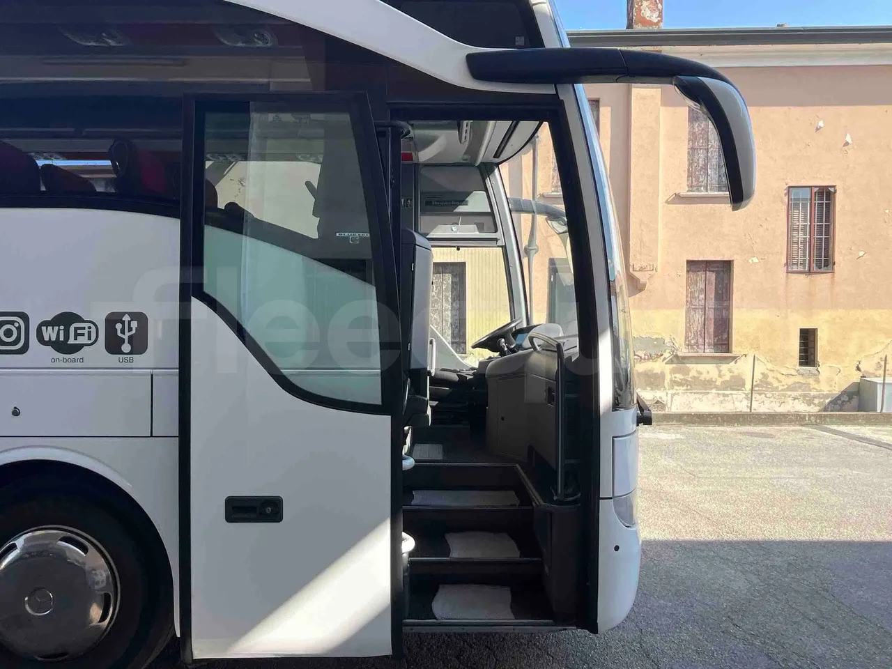 Mercedes-Benz Tourismo 632 01 - Euro6 - 315kW - 12.140mt - front door 1 open