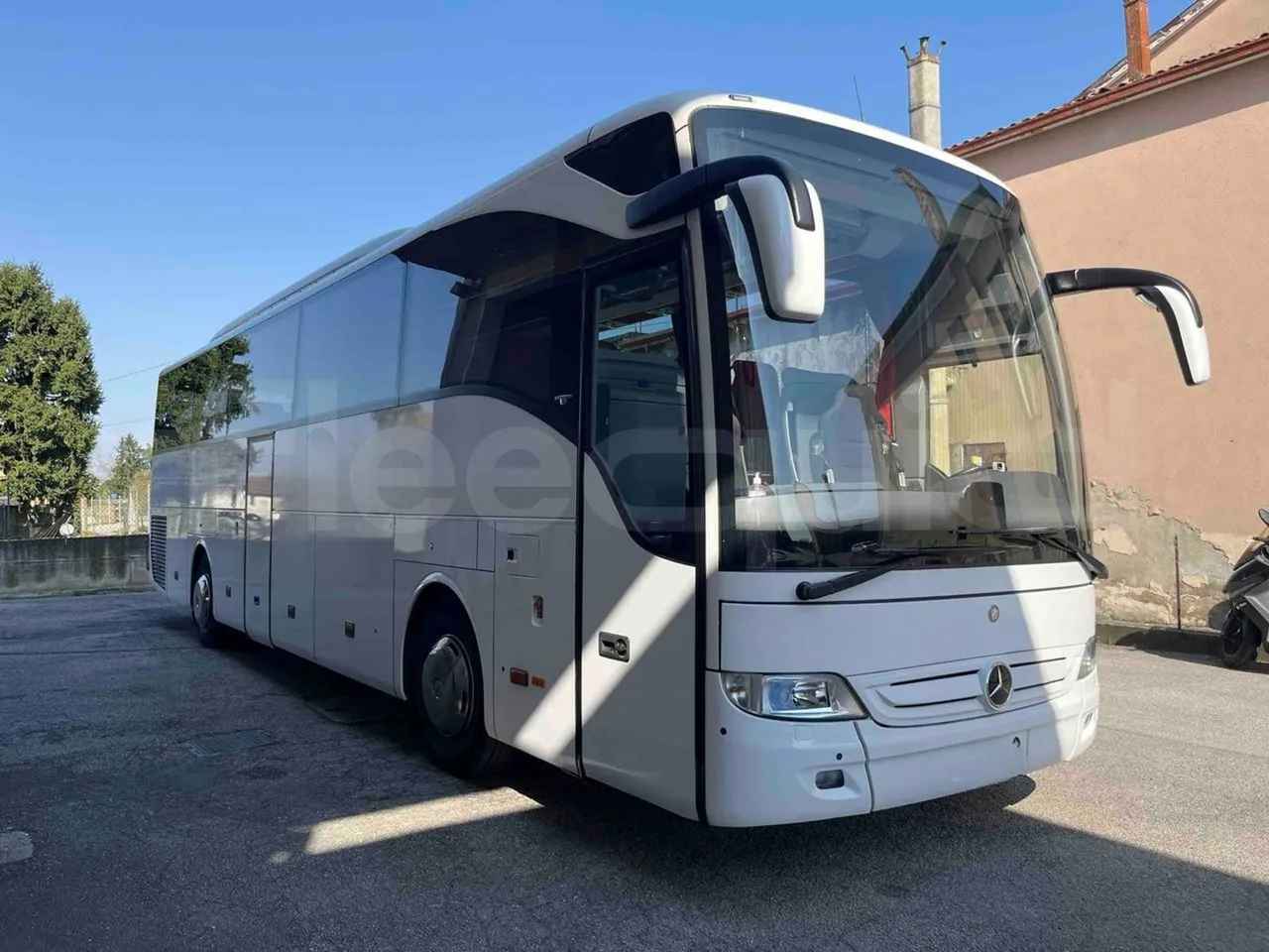 Mercedes-Benz Tourismo 632 01 - Euro6 - 315kW - 12.140mt - 3/4 front right doors