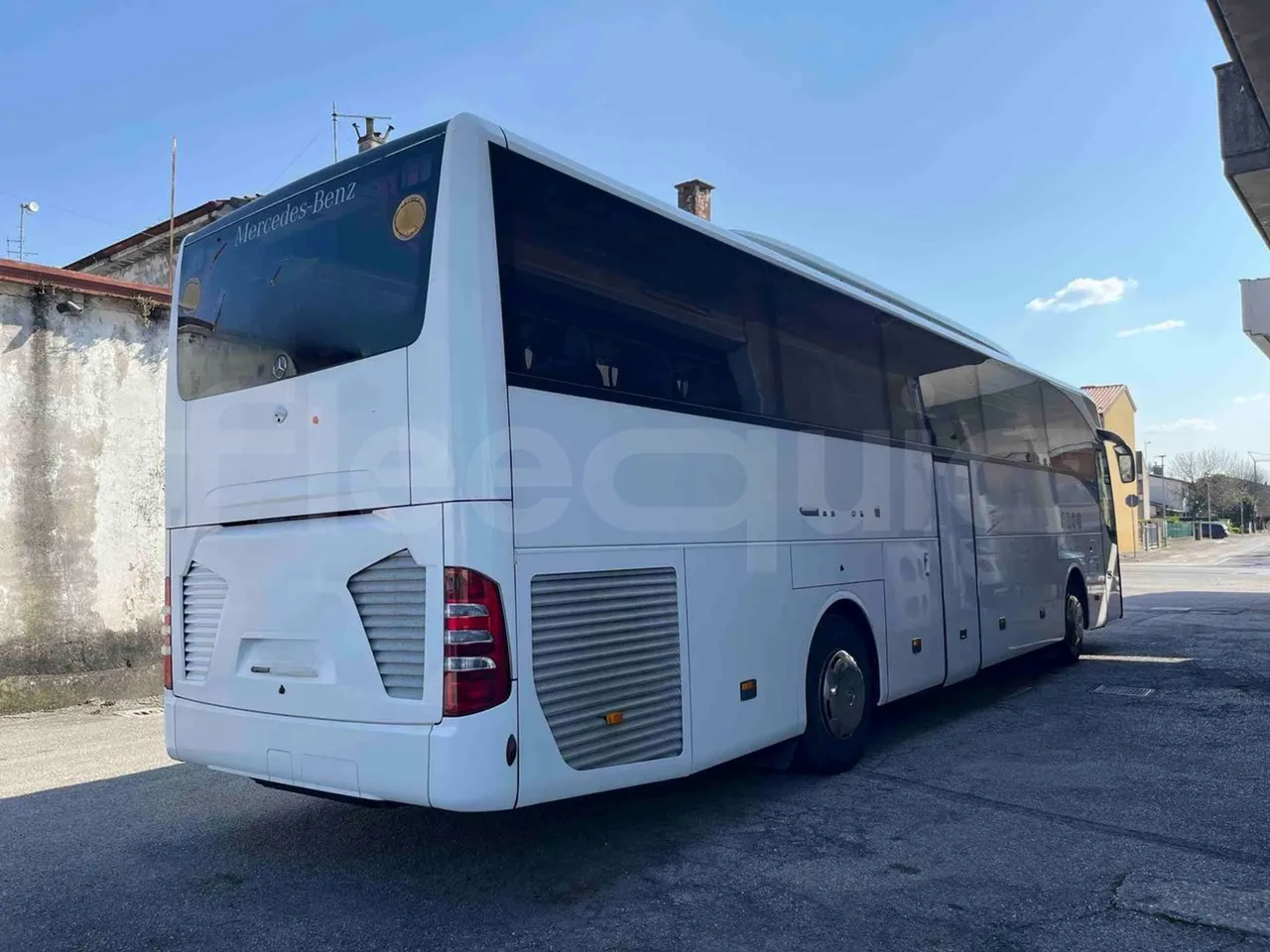 Mercedes-Benz Tourismo 632 01 - Euro6 - 315kW - 12.140mt - 3/4 right rear doors closed