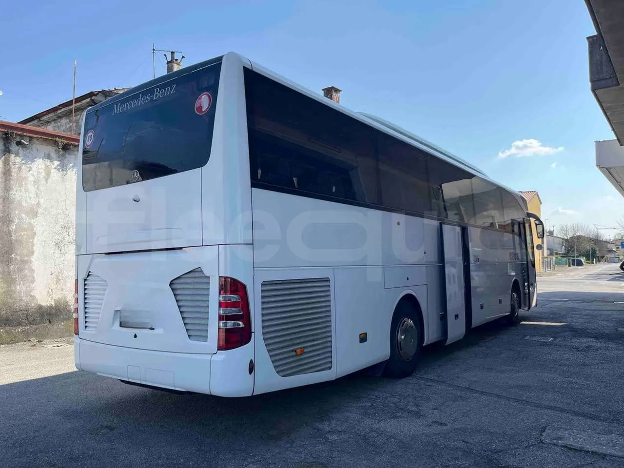 Mercedes-Benz Tourismo 632 01 - Euro6 - 315kW - 12.140mt - 3/4 right rear doors open
