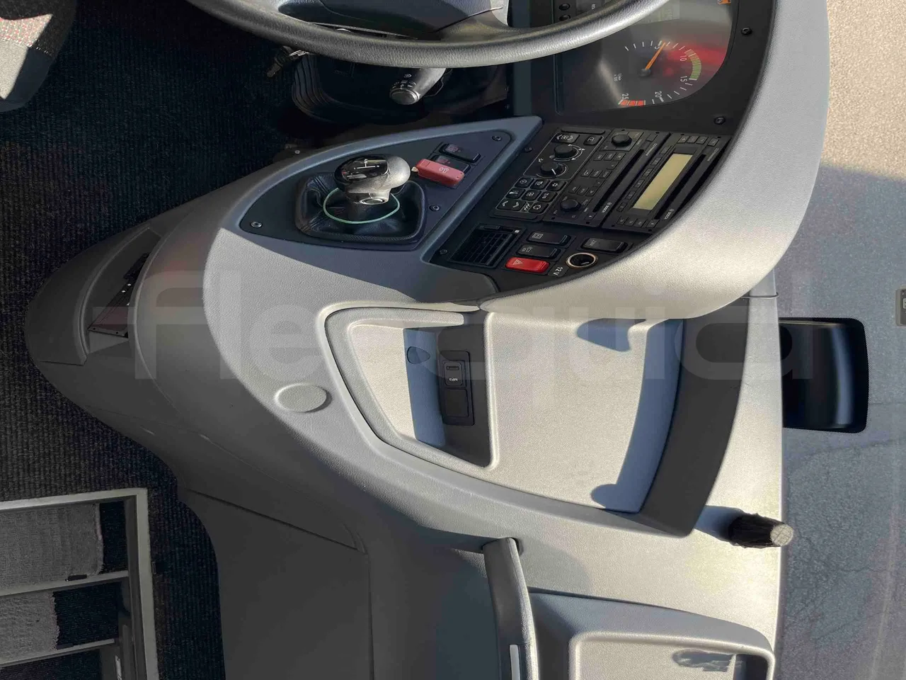 Mercedes-Benz Tourismo 632 01 - Euro6 - 315kW - 12.140mt - radio accessories photo