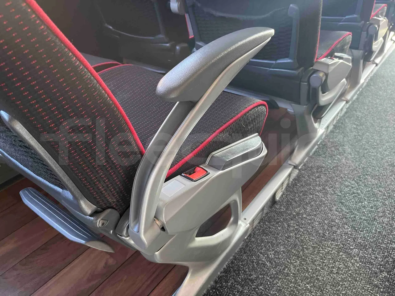 Mercedes-Benz Tourismo 632 01 - Euro6 - 315kW - 12.140mt - armrest detail photo