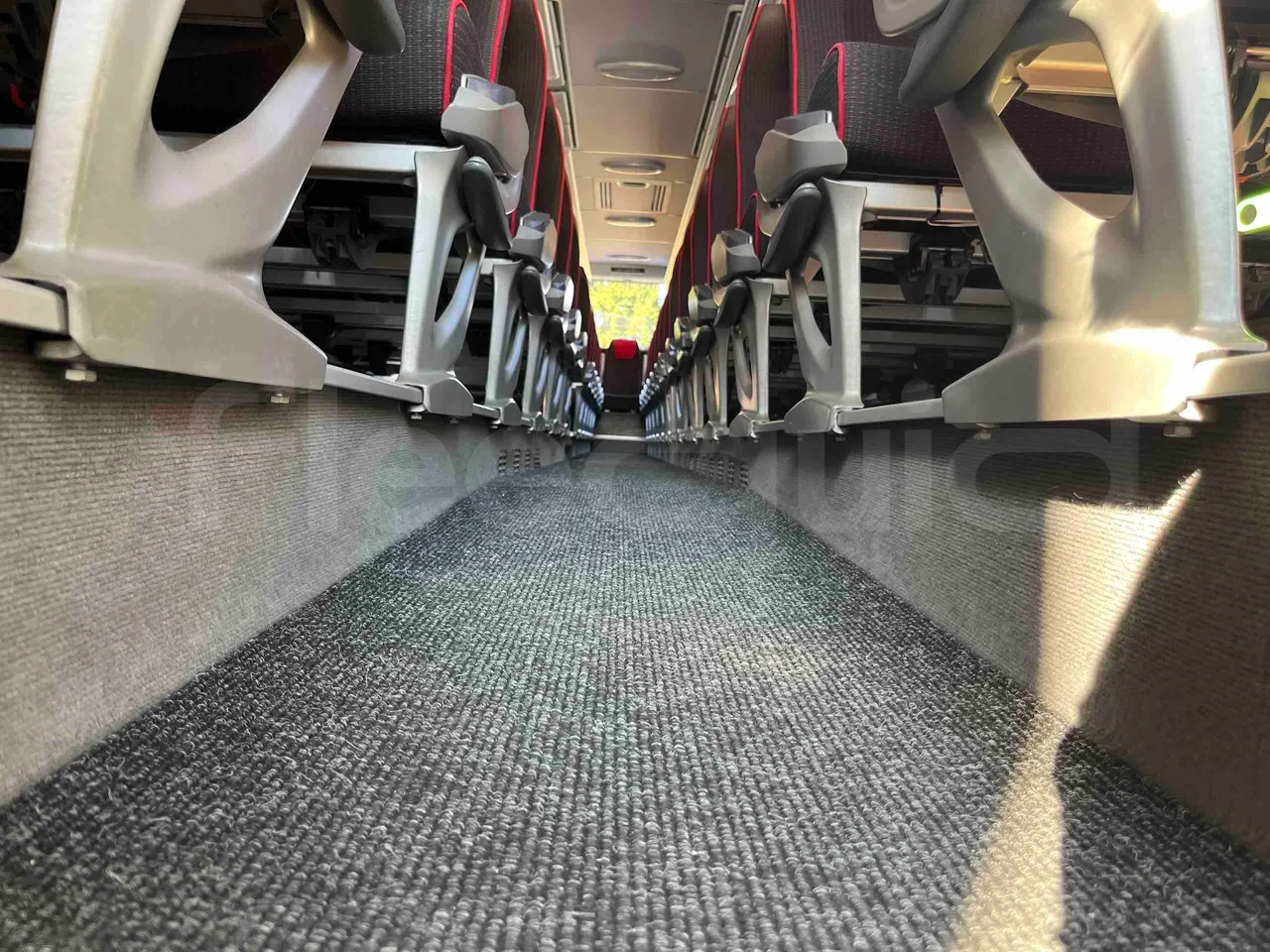 Mercedes-Benz Tourismo 632 01 - Euro6 - 315kW - 12.140mt - seat brackets photo