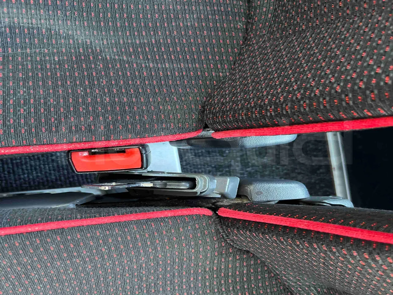 Mercedes-Benz Tourismo 632 01 - Euro6 - 315kW - 12.140mt - central seat safety belt