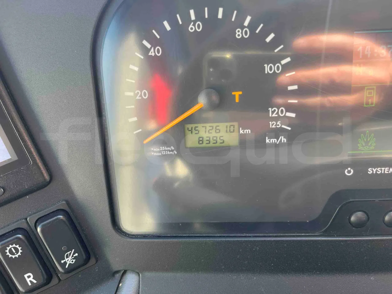 Mercedes-Benz Tourismo 632 01 - Euro6 - 315kW - 12.140mt - dashboard lights on