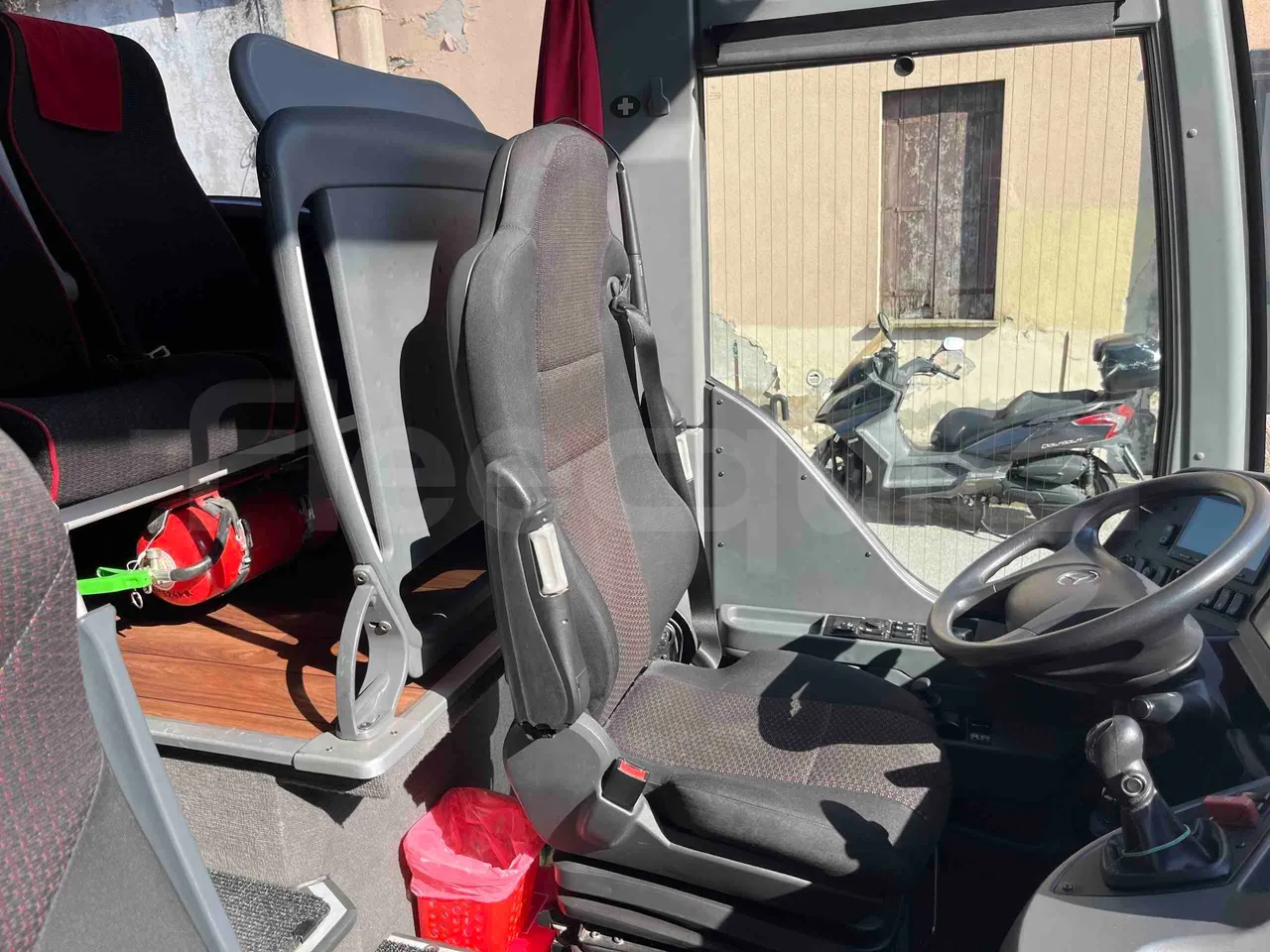 Mercedes-Benz Tourismo 632 01 - Euro6 - 315kW - 12.140mt - driver's seat photo