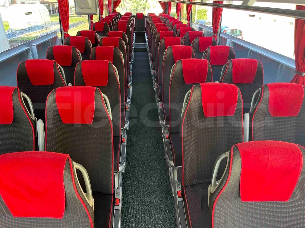 Mercedes-Benz Tourismo 632 01 - Euro6 - 315kW - 12.140mt - handrails photo