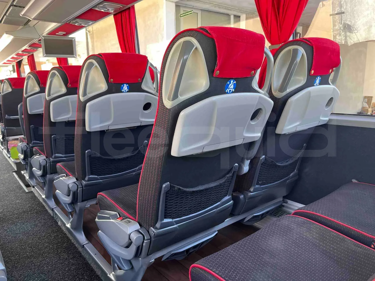 Mercedes-Benz Tourismo 632 01 - Euro6 - 315kW - 12.140mt - floor hatches photo