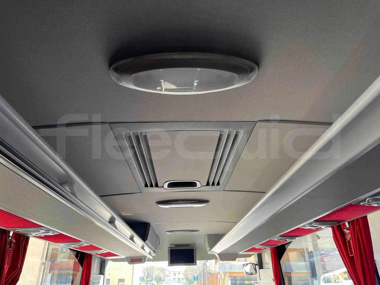 Mercedes-Benz Tourismo 632 01 - Euro6 - 315kW - 12.140mt - roof hatch 1