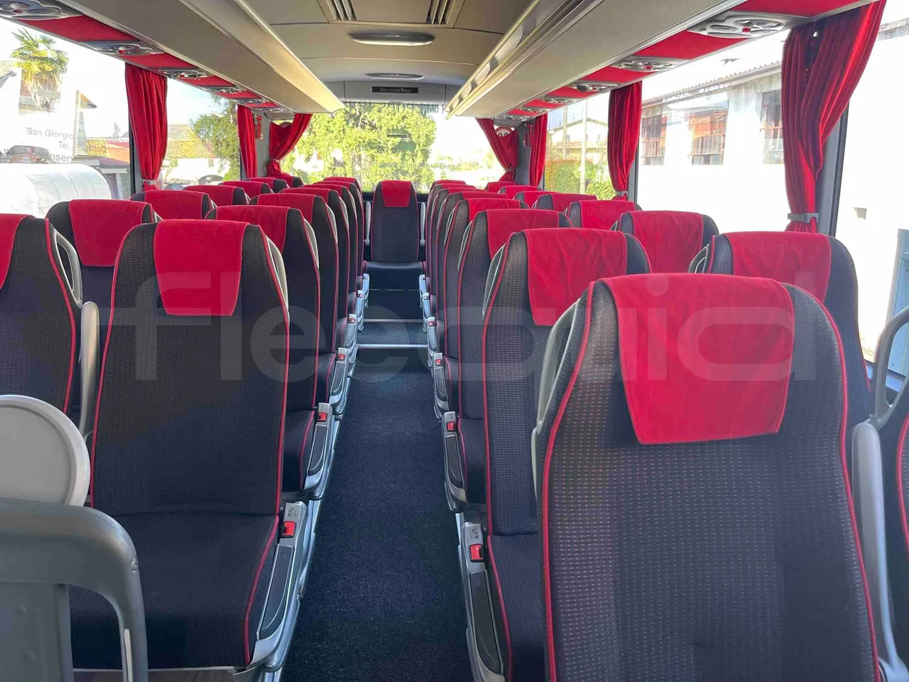 Mercedes-Benz Tourismo 632 01 - Euro6 - 315kW - 12.140mt - reverse view middle aisle